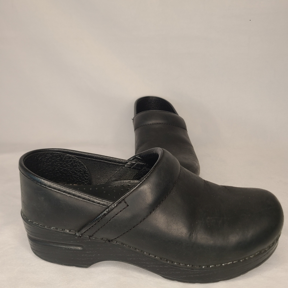 Dansko Women’s Black Cabrio Leather Professional Clogs Size 37 US 6.5-7